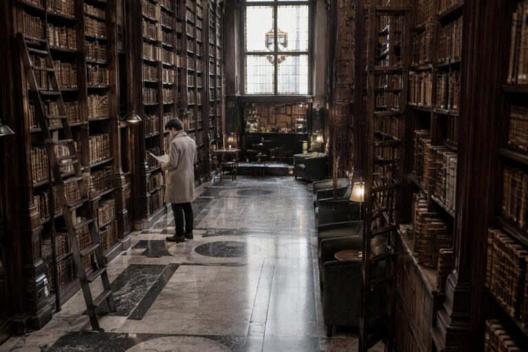 Genova letteraria a piedi: itinerario tra biblioteche, archivi e caffè storici