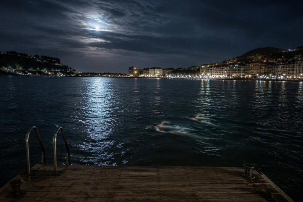 Nuoto notturno a Sestri Levante: i vincitori e le emozioni della Bay Night Swimming