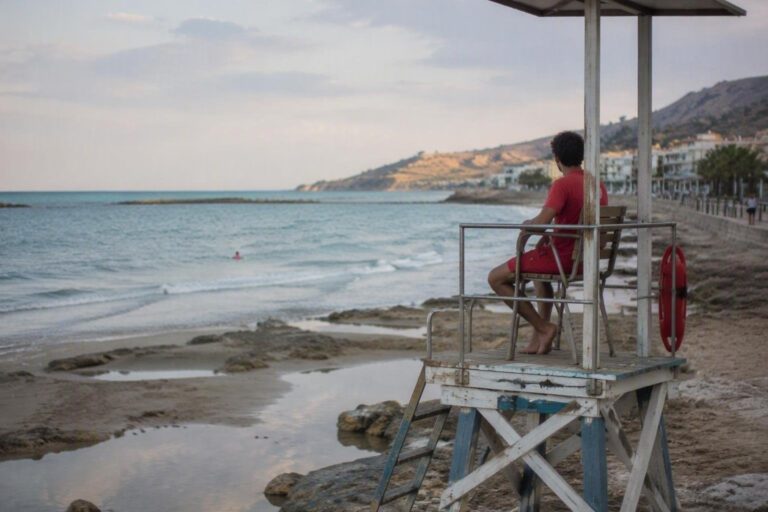 Tragico incidente in mare a San Lorenzo al Mare: il dramma del padre che tenta di salvare il figlio