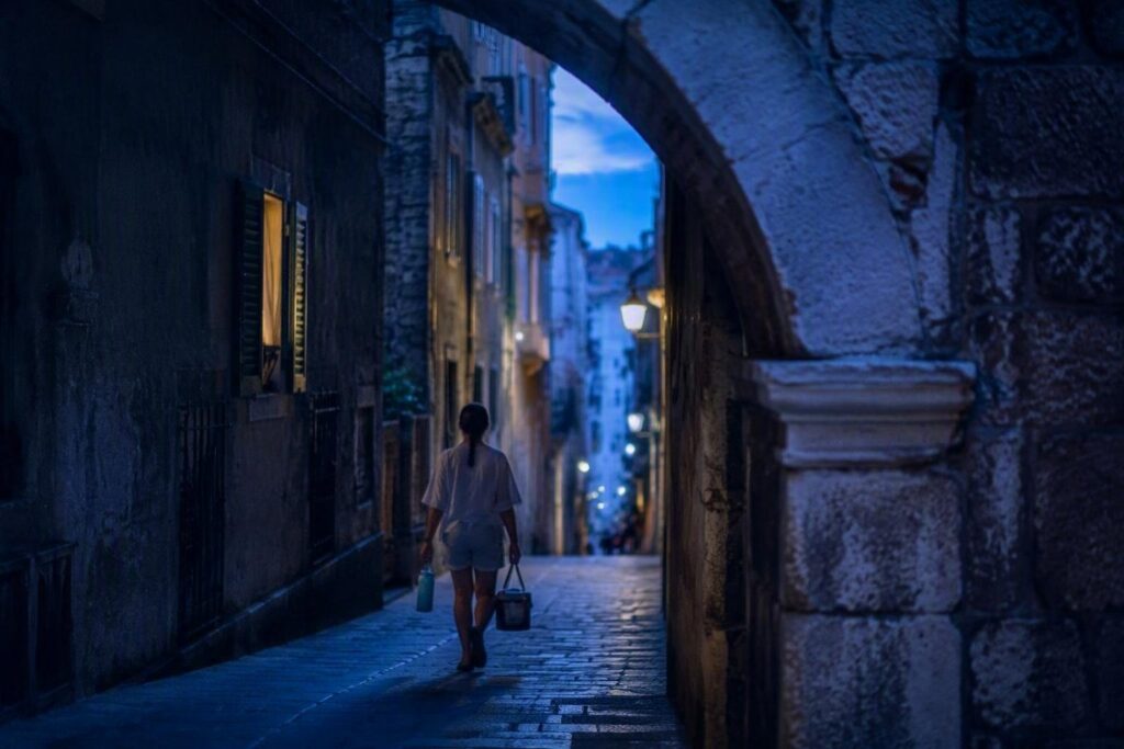 Caldo e afa a Genova: strategie, percorsi ombreggiati e casa fresca