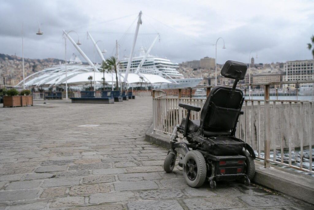 Incidente a Genova: turista spagnola perde la vita in seguito a caduta con carrozzina