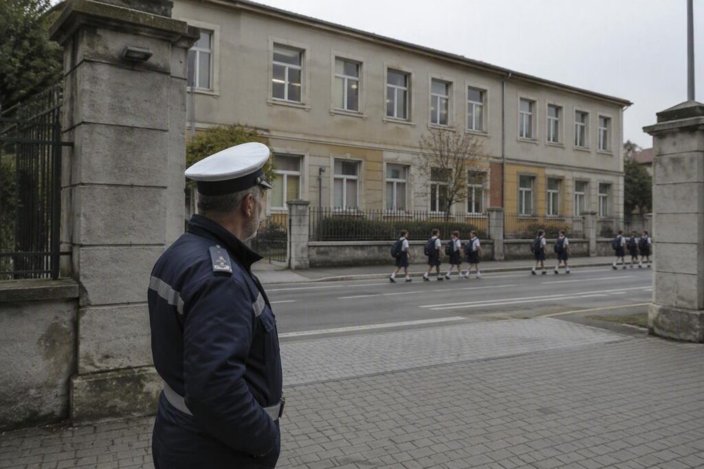 Polizia Locale a Genova: presidio davanti a 30 scuole per la sicurezza