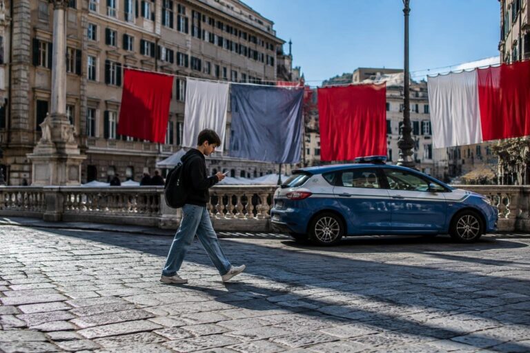 Digos blitz a Genova: 19enne perquisito per incitamento a violenza