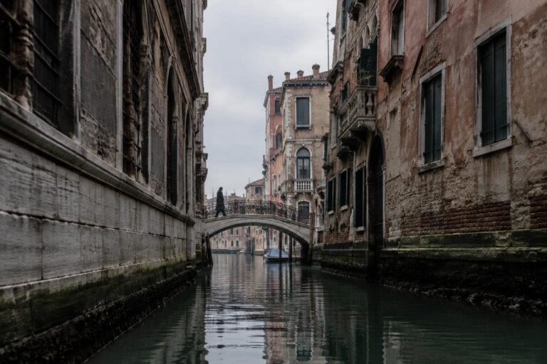 Domani a Genova, un uomo fermato per minaccia con katana