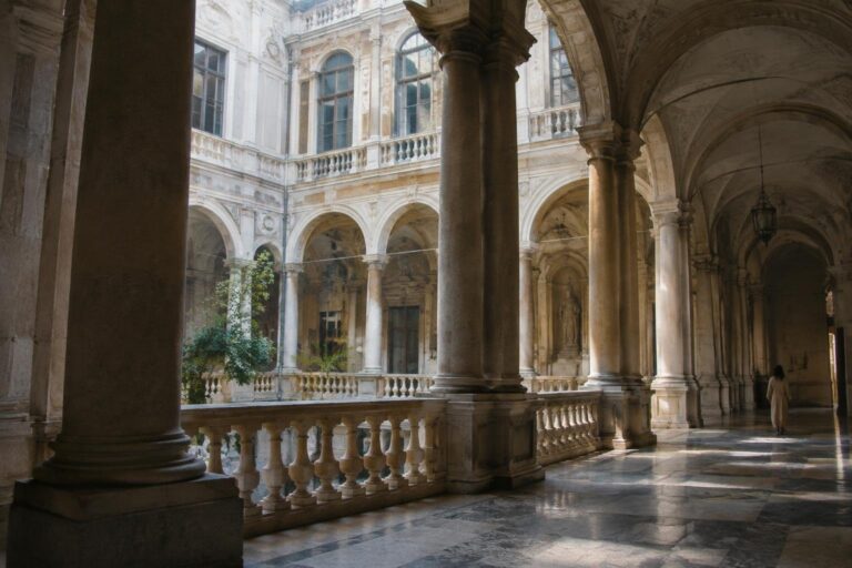Palazzi dei Rolli a Genova: percorsi, mappe e audioguide