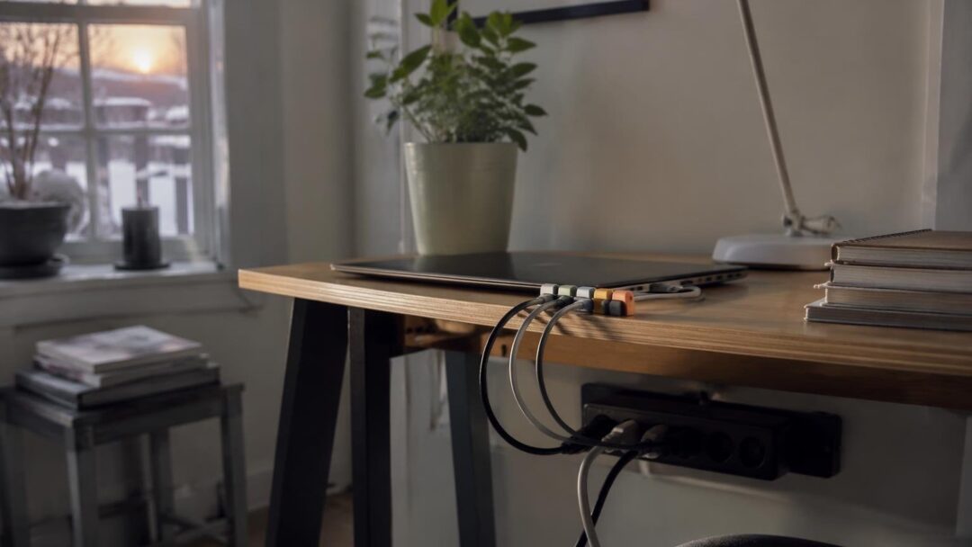 Maximizing productivity in tiny rooms with clever desk setups