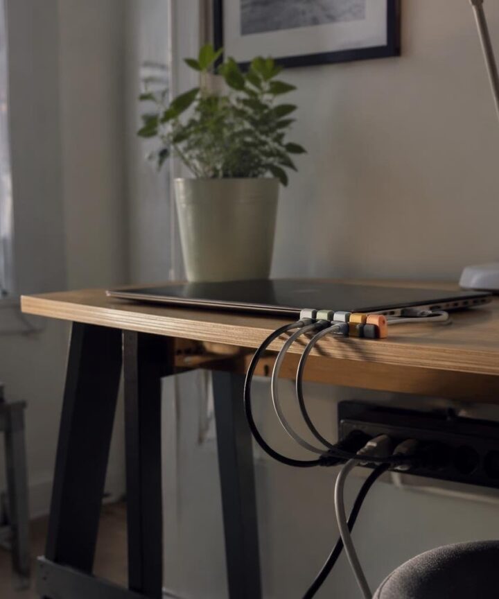 Maximizing productivity in tiny rooms with clever desk setups