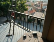 Incidente a Tenna: 69enne cade dal balcone, trasportato in elicottero a Trento