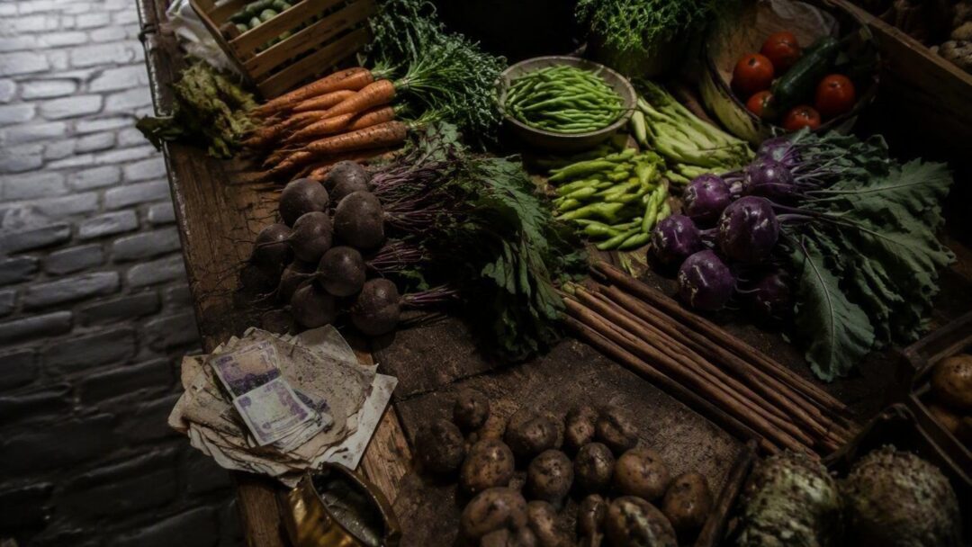 Negoziare al mercatino: guida pratica a timing, pacchetti, contanti e linguaggio del corpo