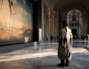 Esposizione ‘Dalí e la Moda’ a Milano: arte, sogno e sartoria