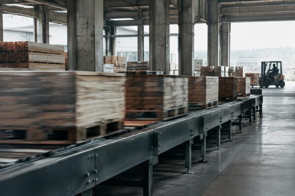 Importazioni legno superano il miliardo, mobile in calo