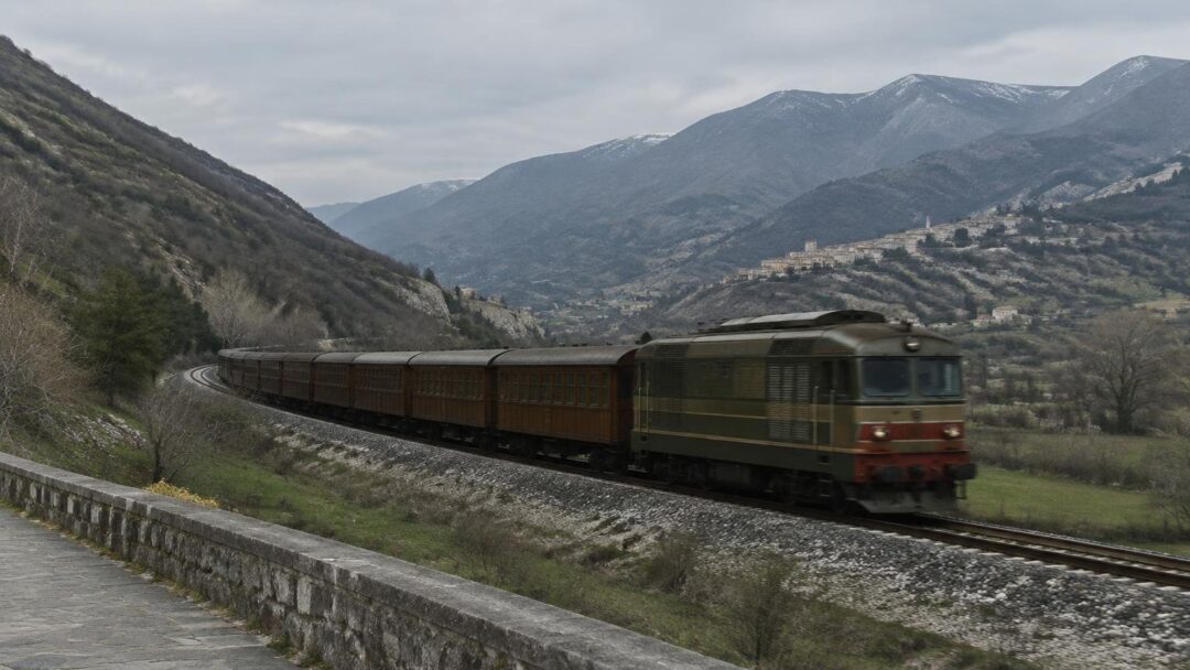 Viaggio natalizio in treno storico tra i borghi abruzzesi