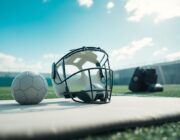 Guida alle maschere protettive nel calcio: materiali, omologazioni e visione