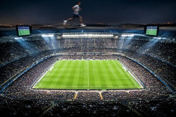 Dove vedere le partite di calcio oggi: Champions League e derby Roma-Lazio