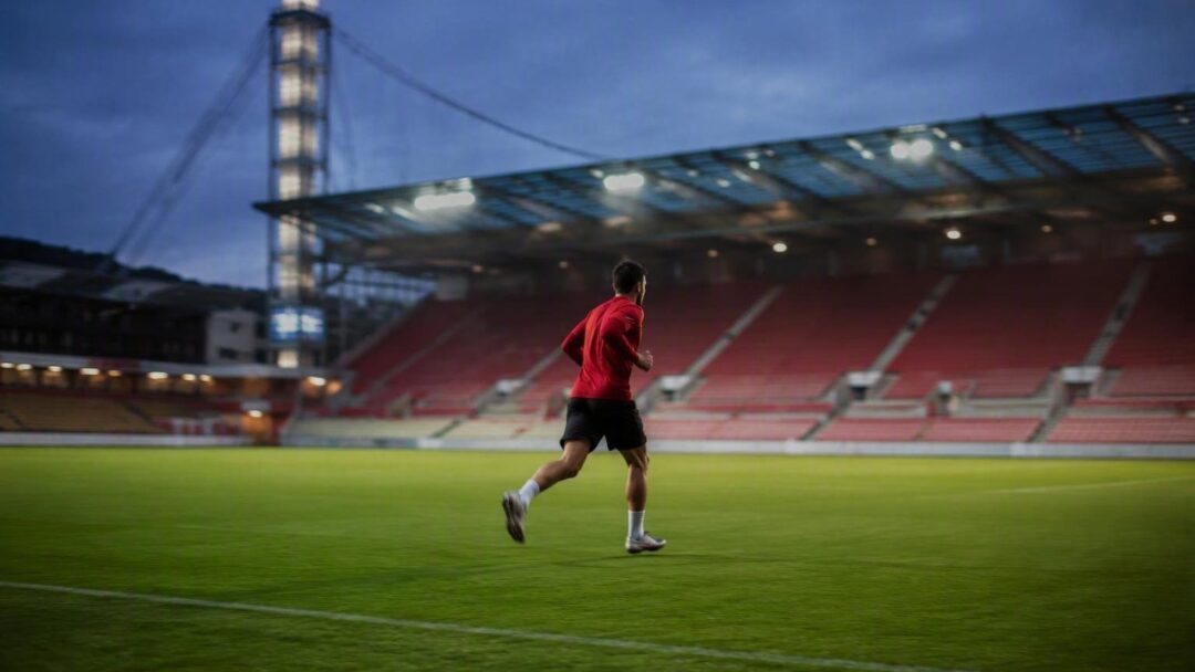 Mikey Moore in prestito al FC Köln: la nuova avventura del giovane inglese