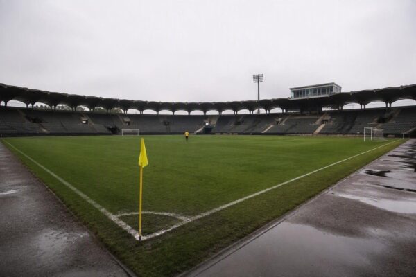 Trasferimento Barcola: Liverpool aumenta l'offerta a €135 milioni, PSG valutano