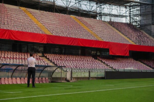 Allegri difeso da Zazzaroni: le difficoltà del Napoli tra infortuni e mercato