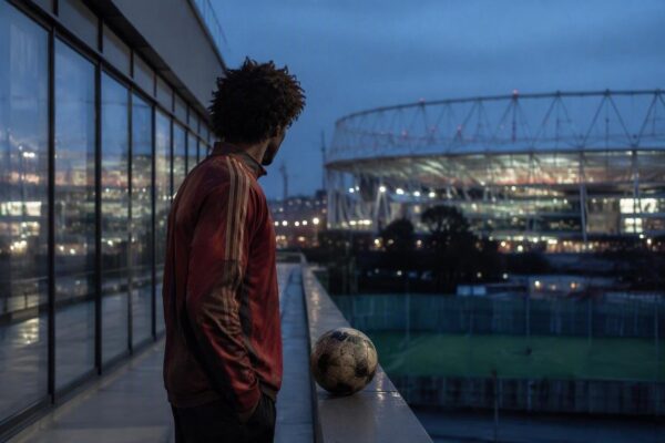 Madueke resta all’Arsenal: sfida sui minuti e interesse Atletico