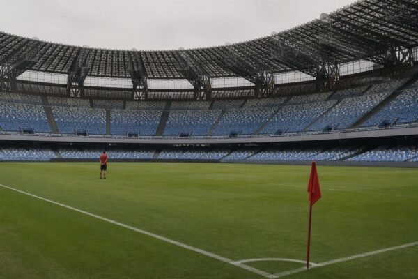 Napoli in campo contro l'Arsenal: Allegri prepara cambi dopo le cinque reti subite