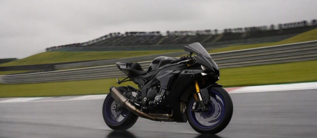 Yamaha lotta al grip a Spielberg: Razgatlioglu pensa al ritiro
