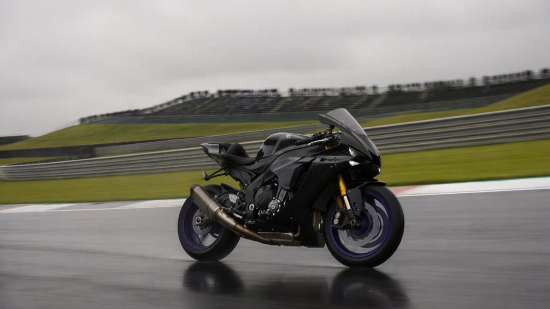 Yamaha lotta al grip a Spielberg: Razgatlioglu pensa al ritiro