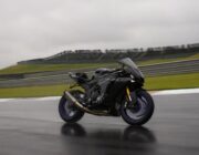 Yamaha lotta al grip a Spielberg: Razgatlioglu pensa al ritiro