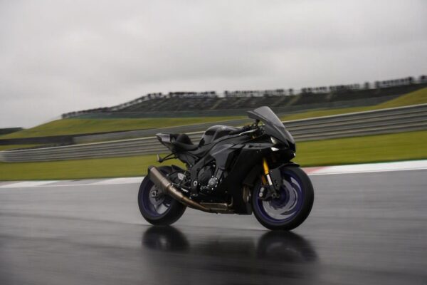 Yamaha lotta al grip a Spielberg: Razgatlioglu pensa al ritiro