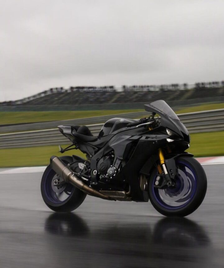 Yamaha lotta al grip a Spielberg: Razgatlioglu pensa al ritiro