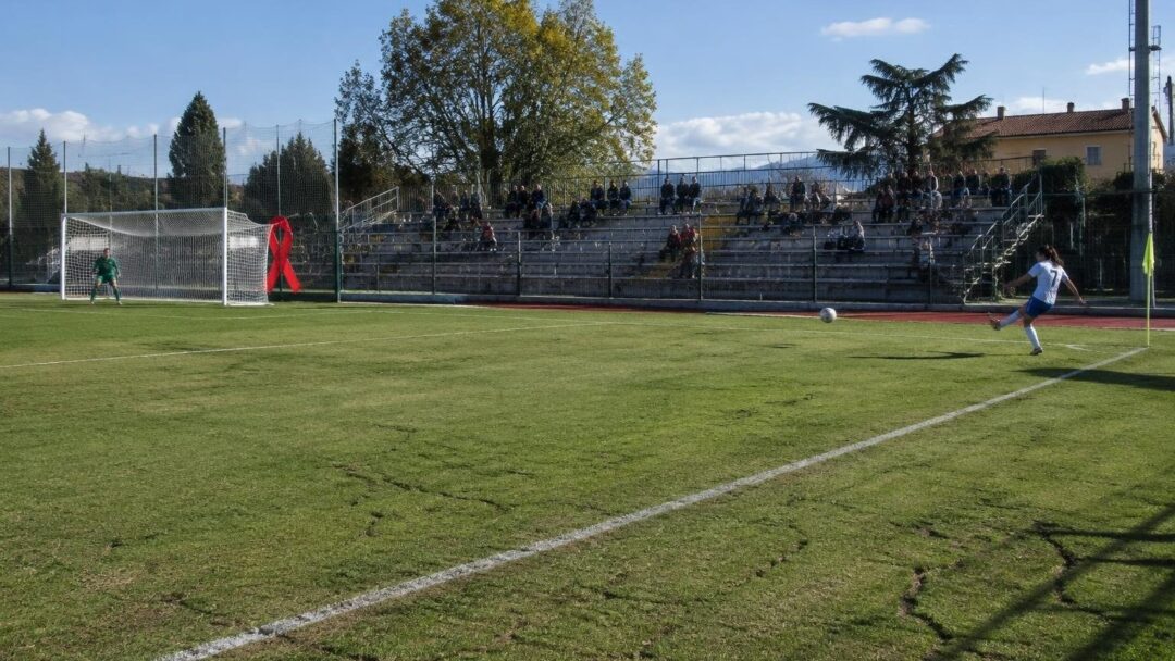 Calcio femminile Serie C: streaming su YouTube e messaggio Komen
