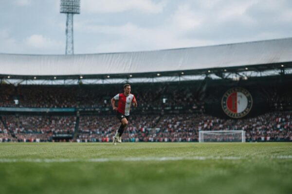 Come e Feyenoord: il confronto di van Bronckhorst con il Barcellona