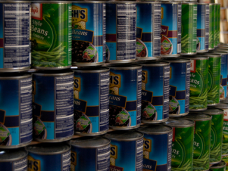 Rayon de conserve au supermarché