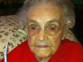 Un personne âgée interdite de mettre son âge sur Facebook