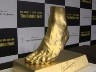 Pied gauche en or de Messi