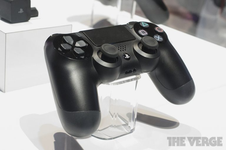 Sony présente la manette de la PlayStation 4