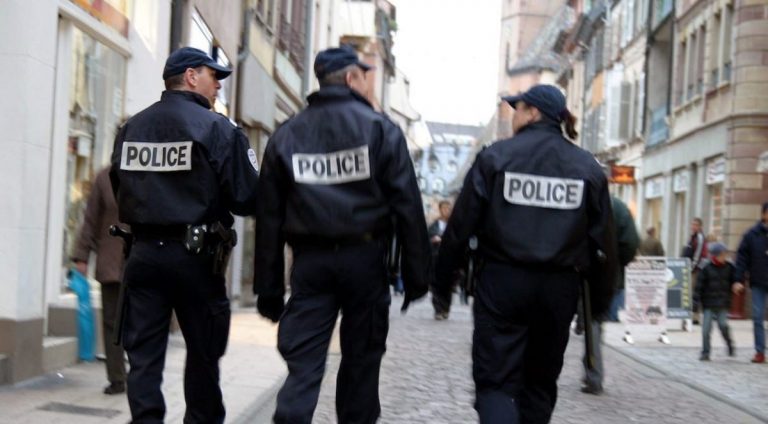 Un prêtre tué avec un crucifix