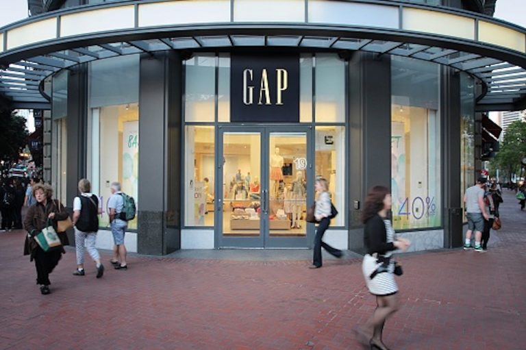 gap ferme ses magasins en europe