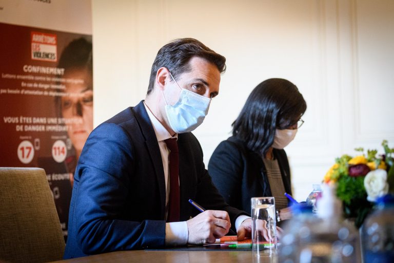 « Aucun problème » pour se déplacer en train ou en avion à partir du 15 décembre, assure Djebbari.