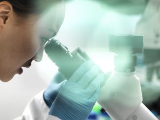 le Royaume-Uni devient le premier pays au monde à autoriser l'usage du vaccin de Pfizer et BioNTech