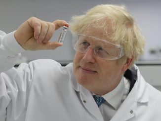 Coronavirus: submergées, l'Angleterre et l'Ecosse se reconfinent totalemen