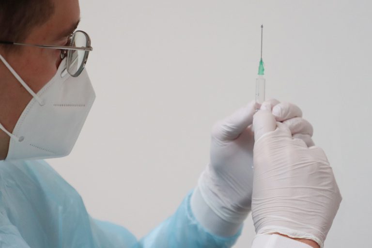 Covid-19: comment prendre rendez-vous pour le vaccin