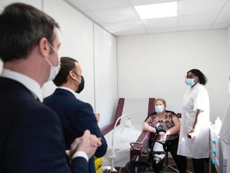 emmanuel macron a partir de samedi ouvert les vaccinations pour les plus de 70 ans 1