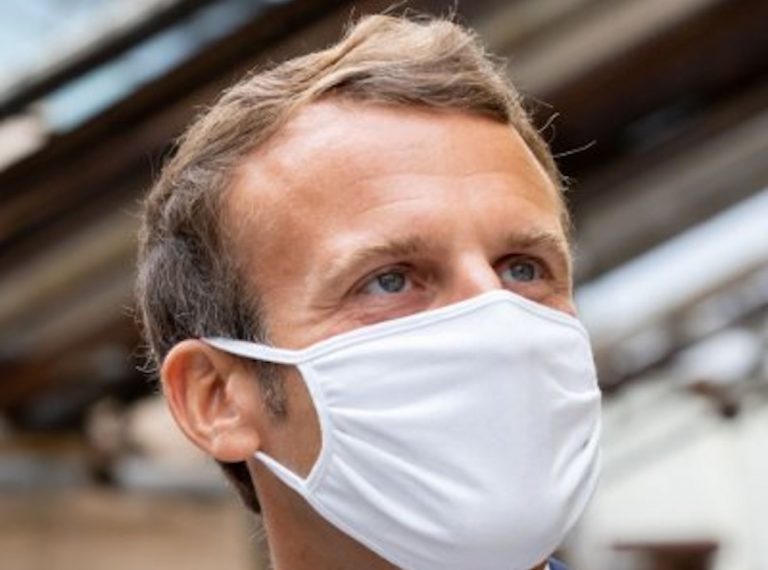 Macron: statut pour les officiers publics décédés