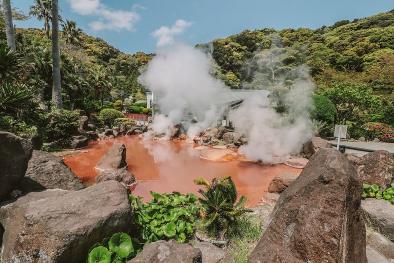 Spas naturels : les "neuf enfers" de Beppu au Japon
