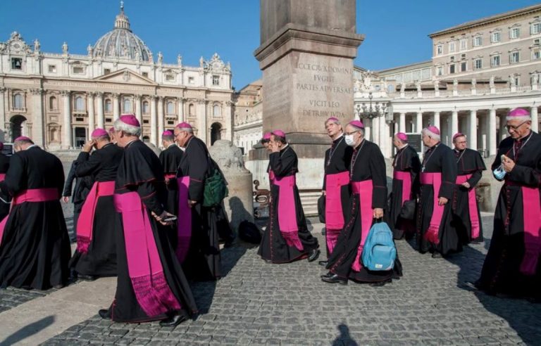 Pédocriminalité dans l'Eglise : Sauvé estime 330 000 victimes