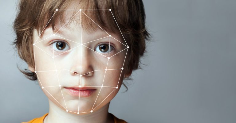 La reconnaissance faciale pour payer dans une cantine scolaire en Ecosse : controverse