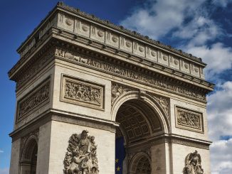 La cérémonien hommage à Hubert Germain