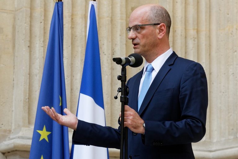 Le ministre de l'Education nationale Jean-Michel Blanquer doit démissioner