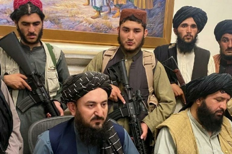 Les Talibans décapitent des mannequins