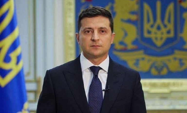 L'Ukraine instaure l'état d'urgence et autorise les armes au sein de la population