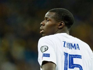 Kurt Zouma donne des coups de pied et des gifles à son chat dans une vidéo